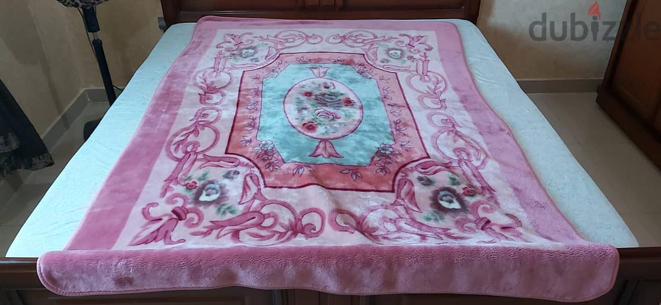 Pink Floral Woollen Fleece Quilt 0