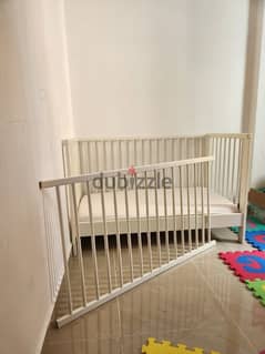Baby cot, mattress and bed linen