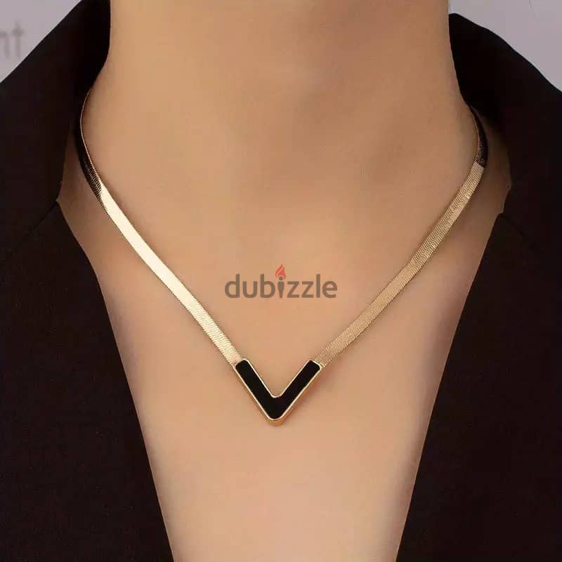 V-Shaped Pendant Necklace With Geometric Dangle Earrings Set 7