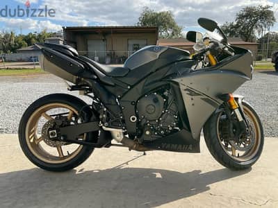 2014 YAMAHA YZF-R1