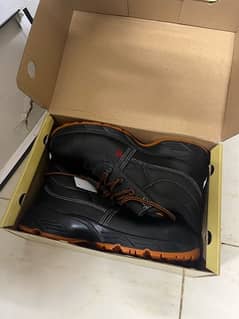 safety shoes BRAND NEW size 43