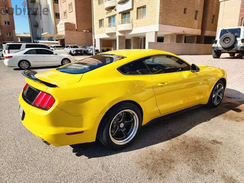 2015 Ford Mustang Coupe V6 in Excellent condition 3