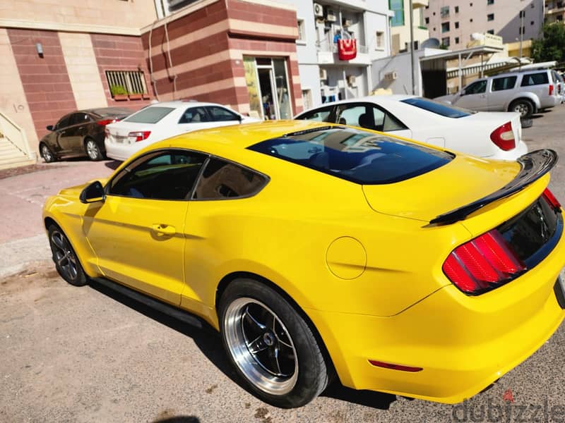 2015 Ford Mustang Coupe V6 in Excellent condition 4