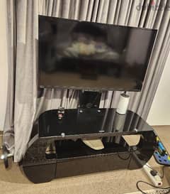 Toshiba 40'LED tv with trolley in perfect co dition