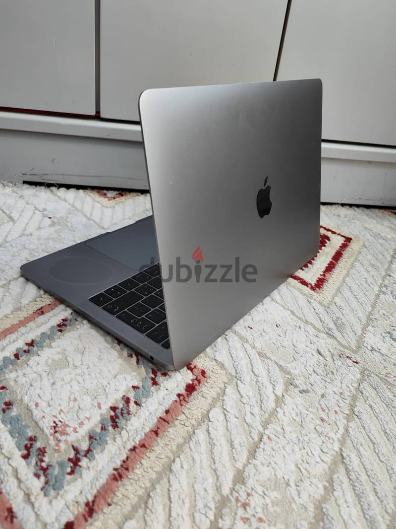 macbook pro 13 inch 2017 model 8