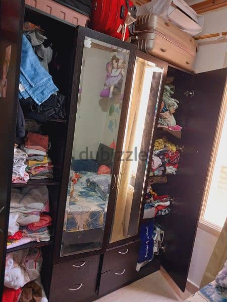 Al baghl i4 doors Cupboard and Dressing table 1
