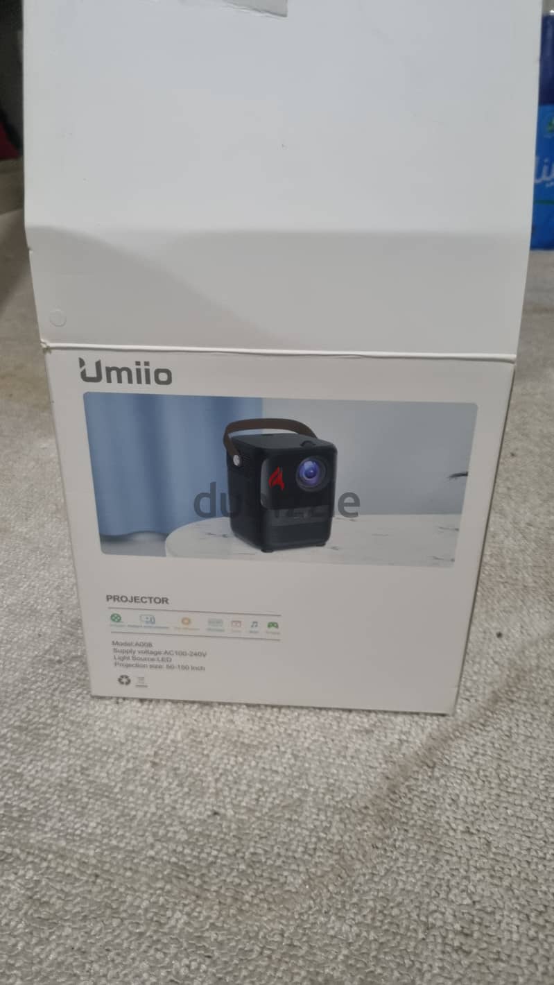 Umiio Projector selling its brand new. Only box open 1