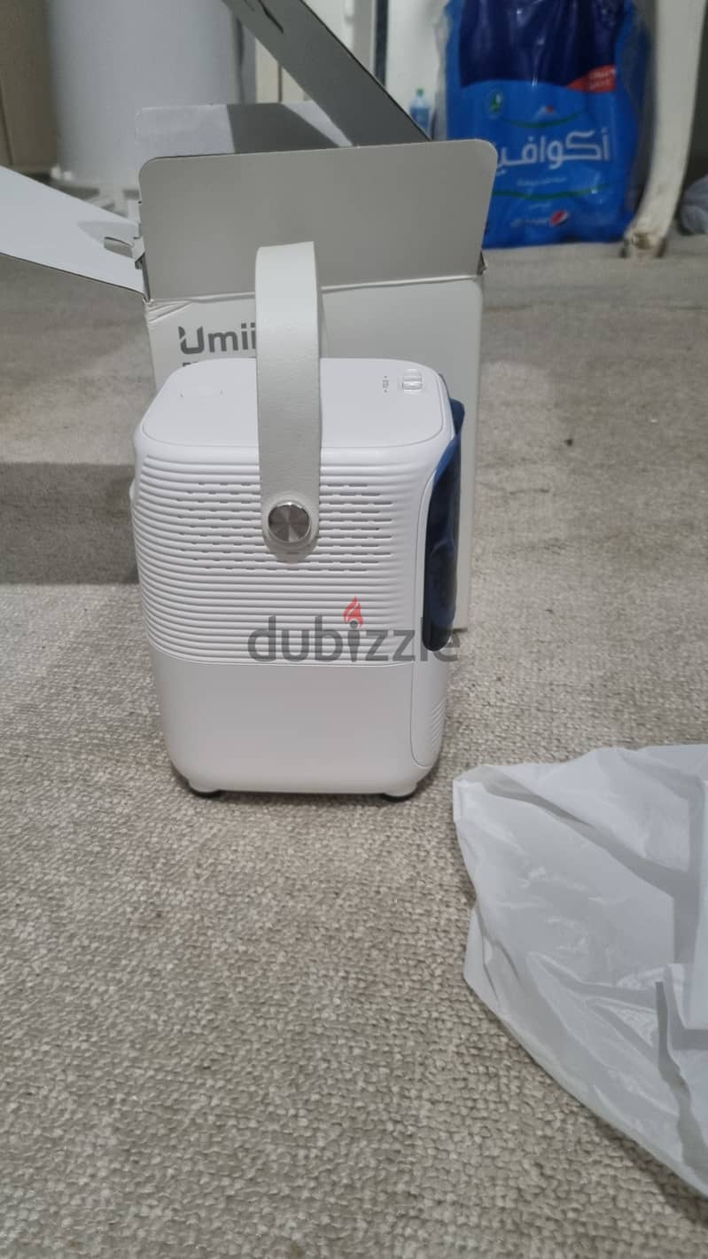 Umiio Projector selling its brand new. Only box open 3