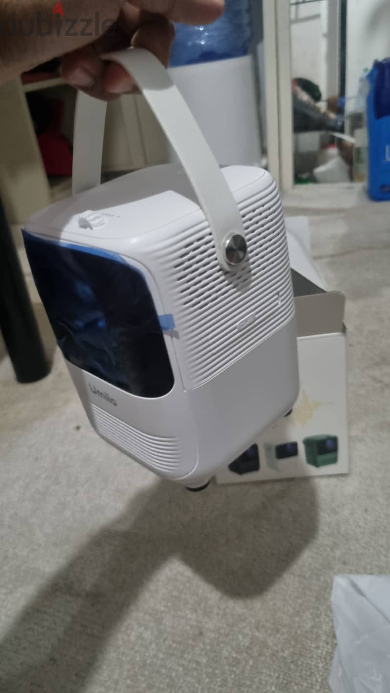 Umiio Projector selling its brand new. Only box open 5