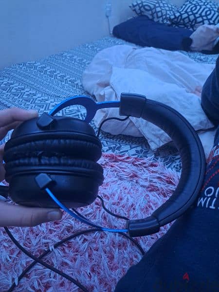 hyperx Playstation headset good condition usuable on ps4 and ps5 3
