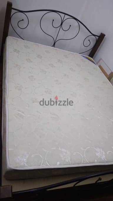 Queen size bed for sale in Abbasiya 1