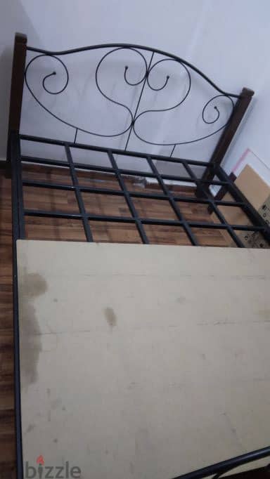 Queen size bed for sale in Abbasiya 2