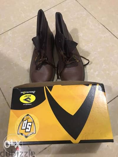 New Safety shoes made in Italy size 44