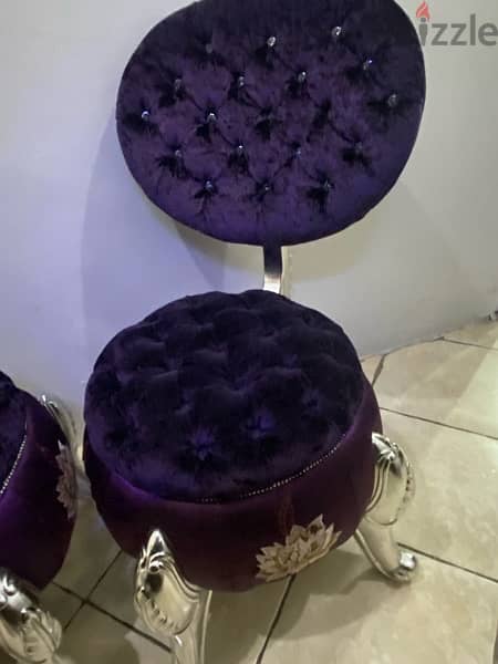 round chairs 1