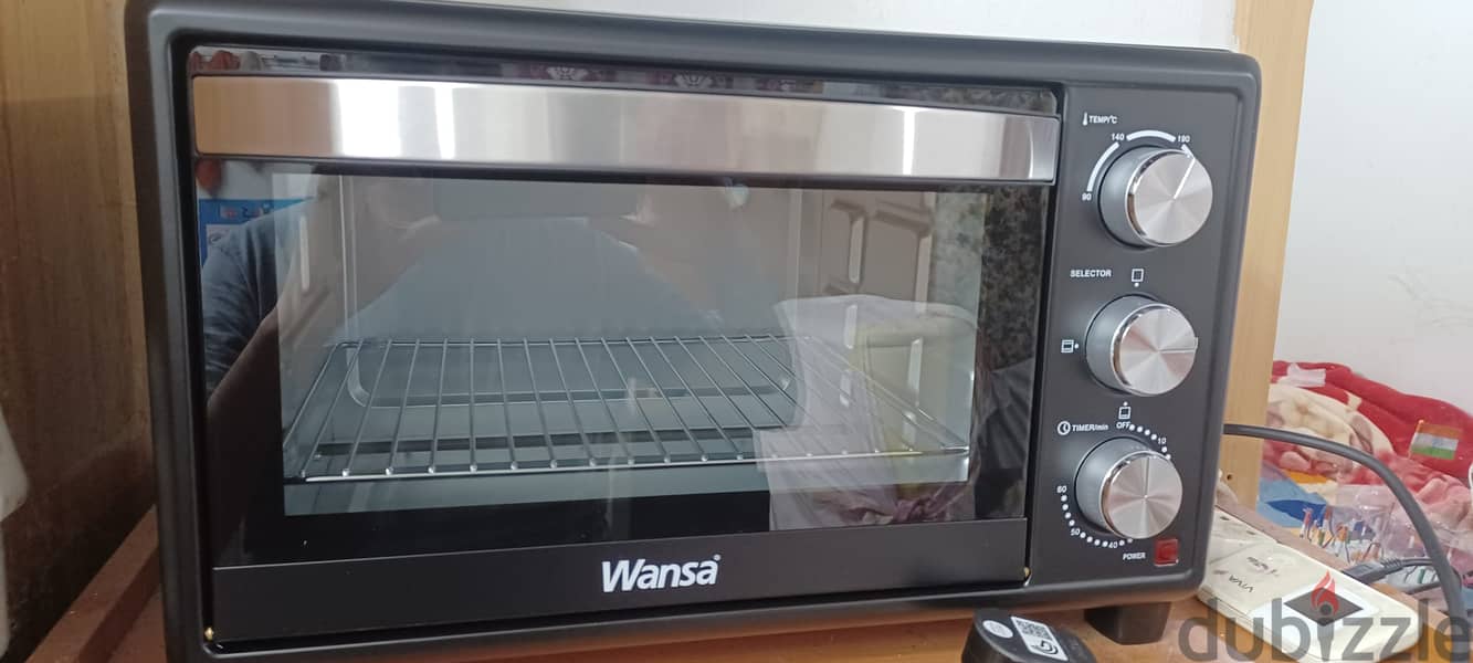 FOR SALE ELECTRIC OVEN 20L 1380W  3 YEARS WARANTY PURCHASED ON29/02/24 1