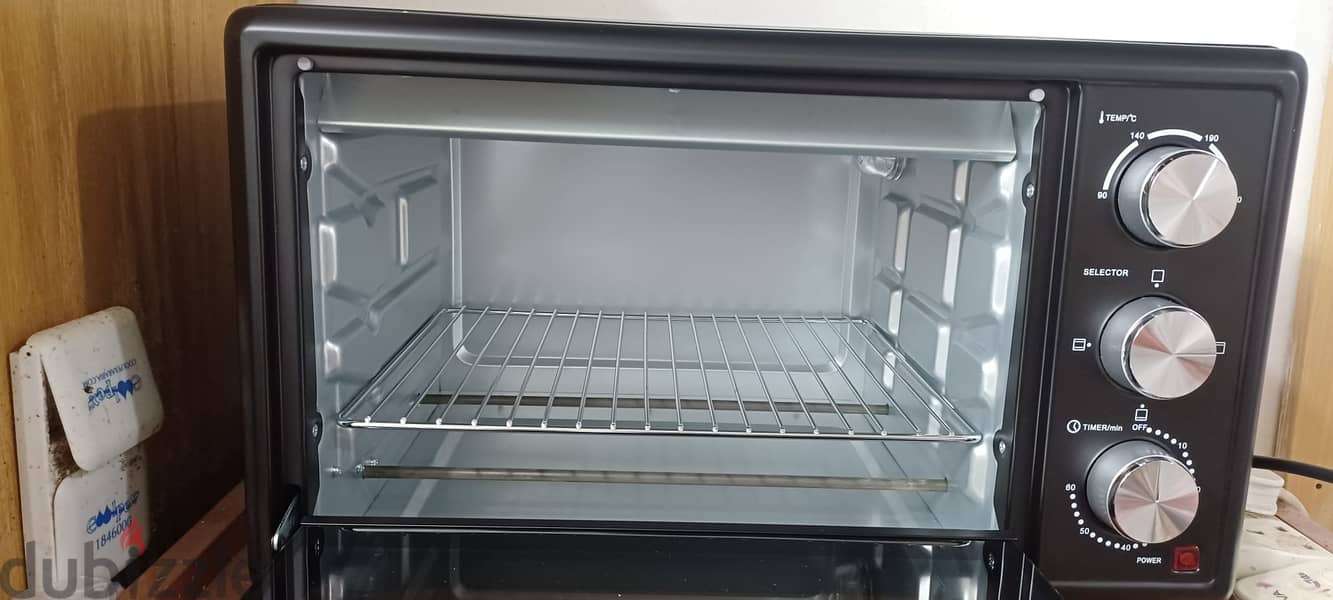 FOR SALE ELECTRIC OVEN 20L 1380W  3 YEARS WARANTY PURCHASED ON29/02/24 2
