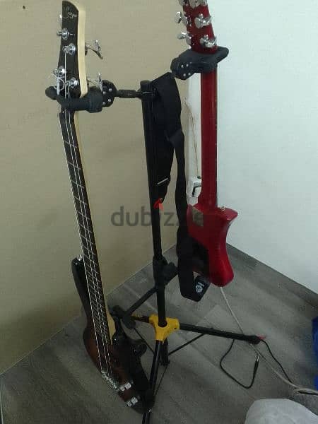 dual guitar stand . 2