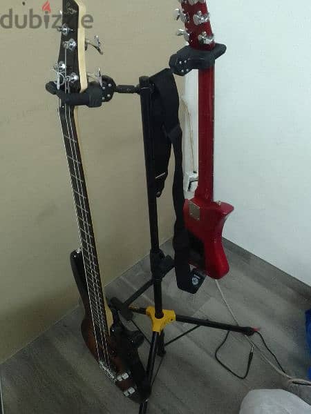 dual guitar stand . 3