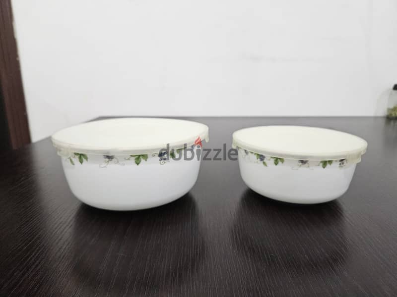 Porcelain bowls with lids 0