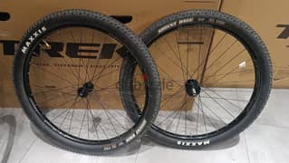 MTB 29er Wheels with hubs and tires. ( assembled)