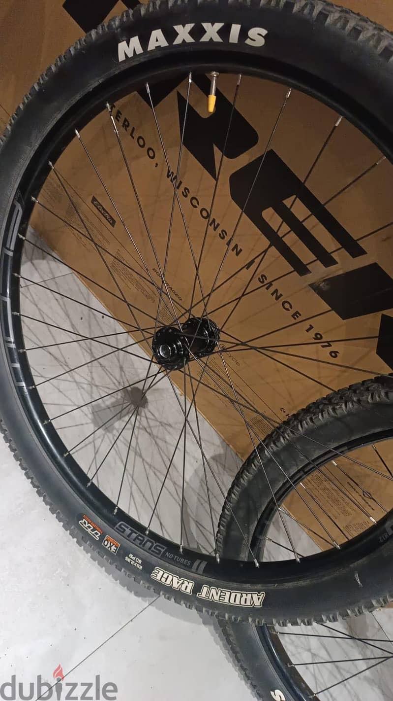 MTB 29er Wheels with hubs and tires. ( assembled) 1