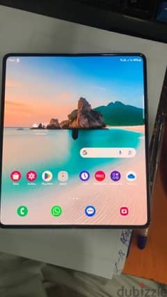 black dot inner display can be seen in the photos samsung fold 4 0