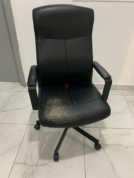chair good condition  كرسي للبيع 1