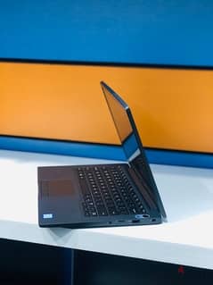 DELL LATITUDE i7 8th gen TOUCH DISPLAY
