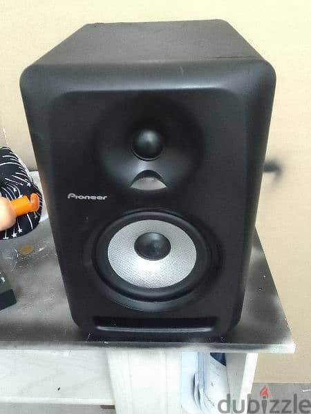 pioneer studio monitor and microphone v8 sound mixer . 25kd fix price 1
