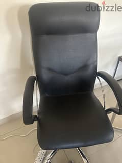 Black leather office chair 0