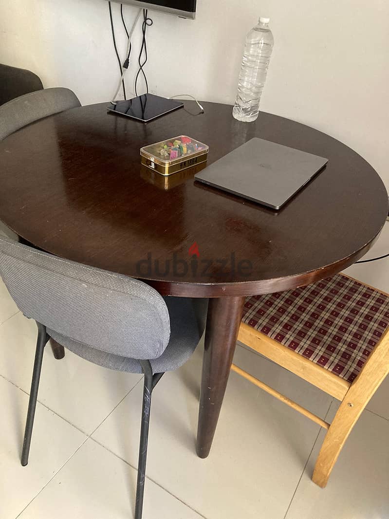 Circle Table with 4 Chairs 2