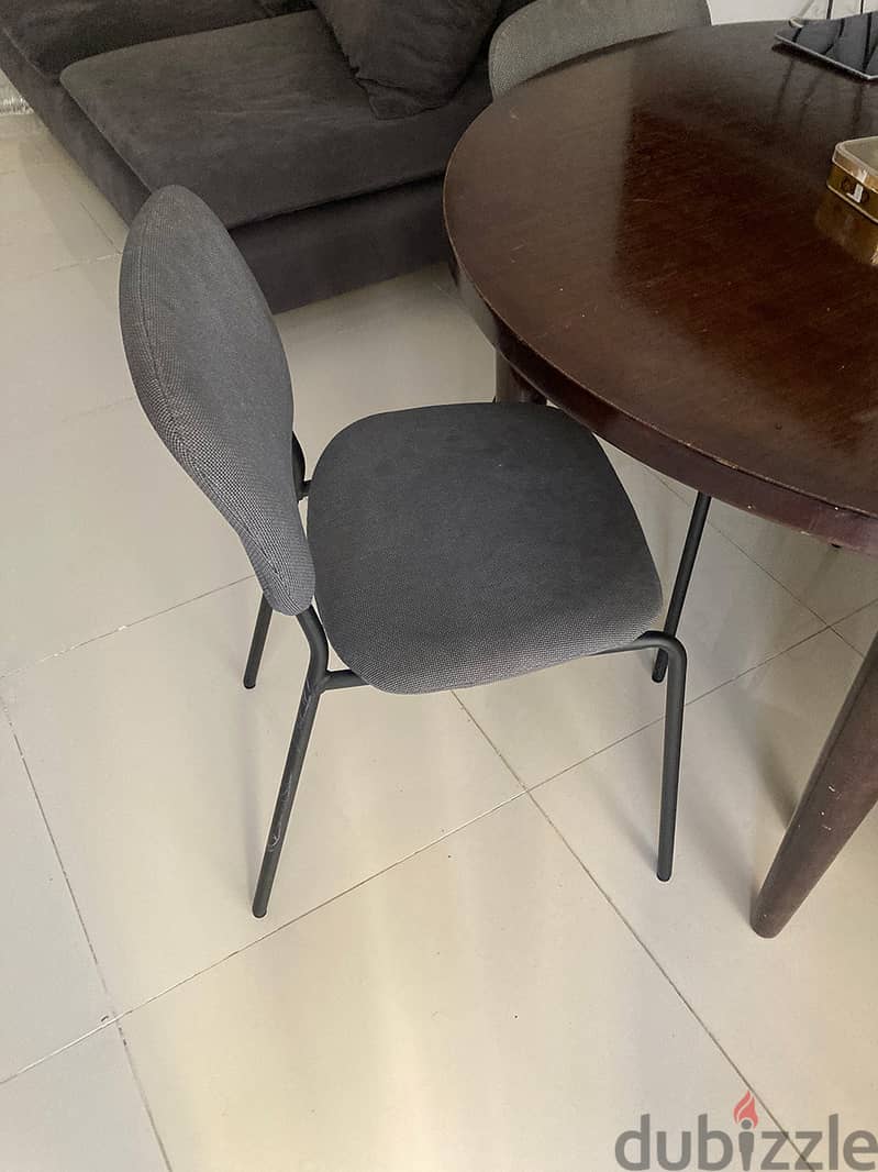 Circle Table with 4 Chairs 4