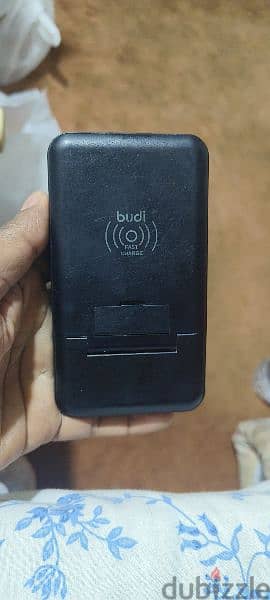 budi fast wireless charger with power bank 2
