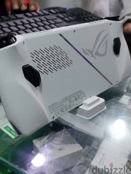 ASUS ROG ALLY WHITE COLOUR 2year warranty 4