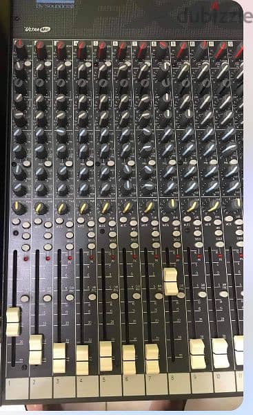 soundcraft xlr 16 channel mixer . made in england . 1