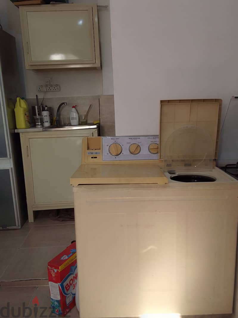 KDMO 52.5 KD Shared room for rent washing machine available 3