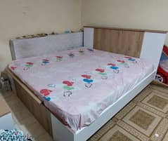 سرير كبير من صفاة هوم 0