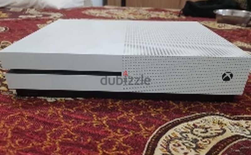Xbox one s 1Tb storage and 2 controller 1
