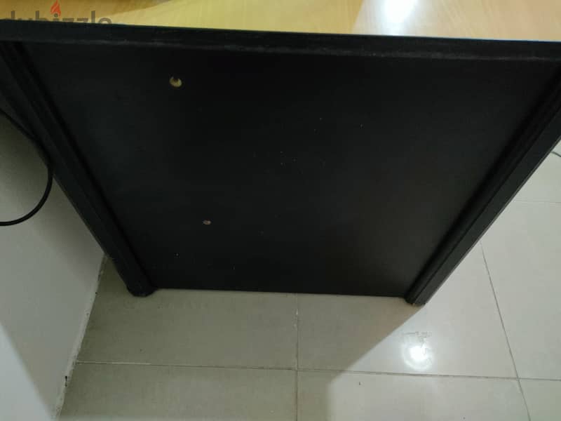 desk size 90*180 cm in good condition 1