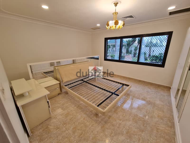 Spacious 5 bedroom villa with garden and pool in Abu Hassania 5