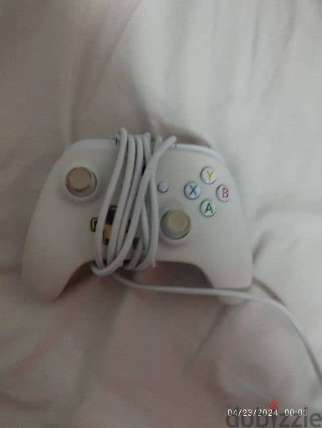 Xbox one with 2 controller 4 games 7