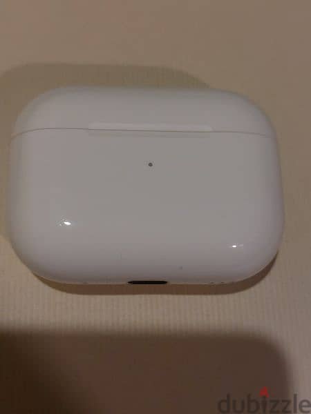 Apple airpod pro 2nd type c very light used look as new 1
