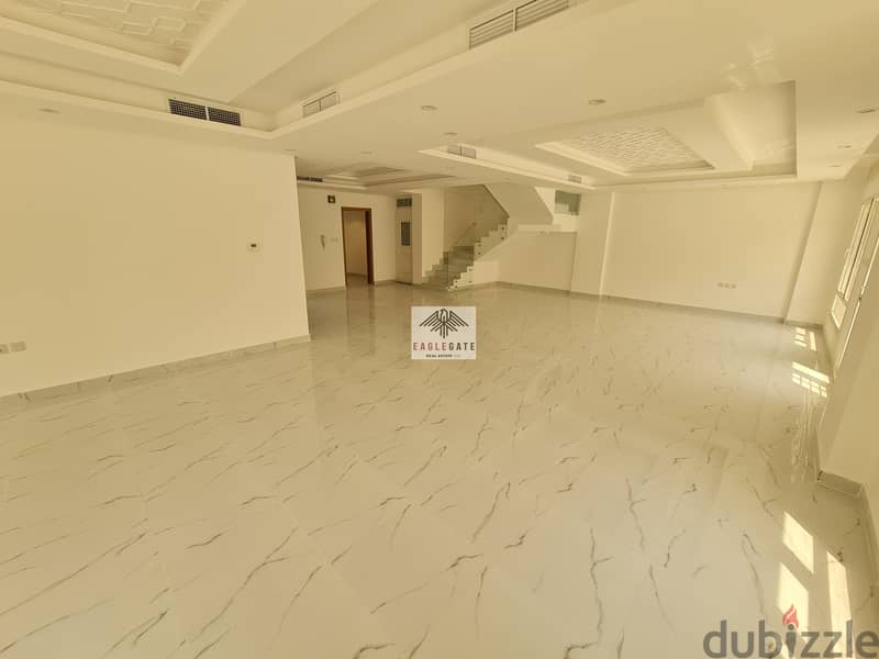A super spacious duplex apartment with 5 master bedrooms in Qortuba 1