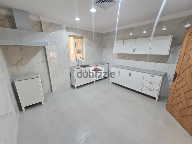 A super spacious duplex apartment with 5 master bedrooms in Qortuba 2