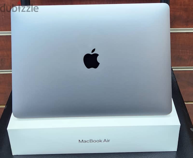 Macbook Air 13 inch M1 2020/  256 GB SSD 8 GB RAM 1