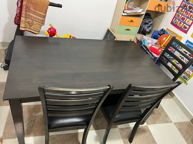 Dining table + 3 chairs 2
