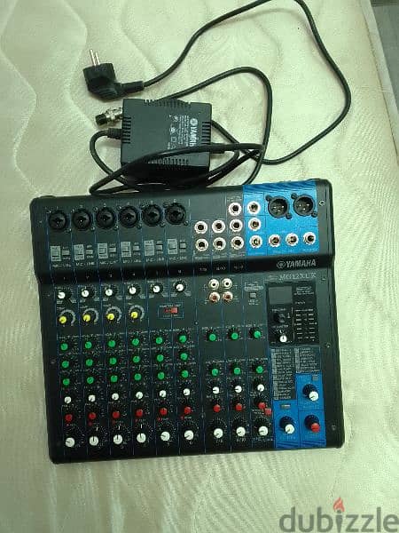 yamaha 12 channel mixer . vocal effect available 1