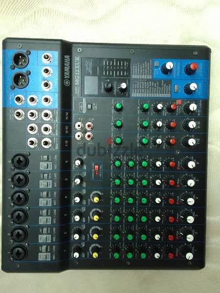 yamaha 12 channel mixer . vocal effect available 6