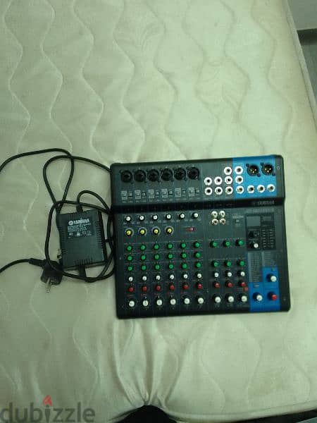 yamaha 12 channel mixer . vocal effect available 8