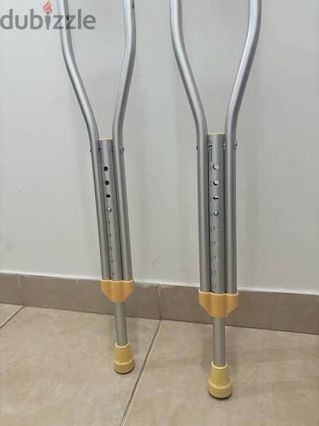 underarm crutches (used 1 month) 3